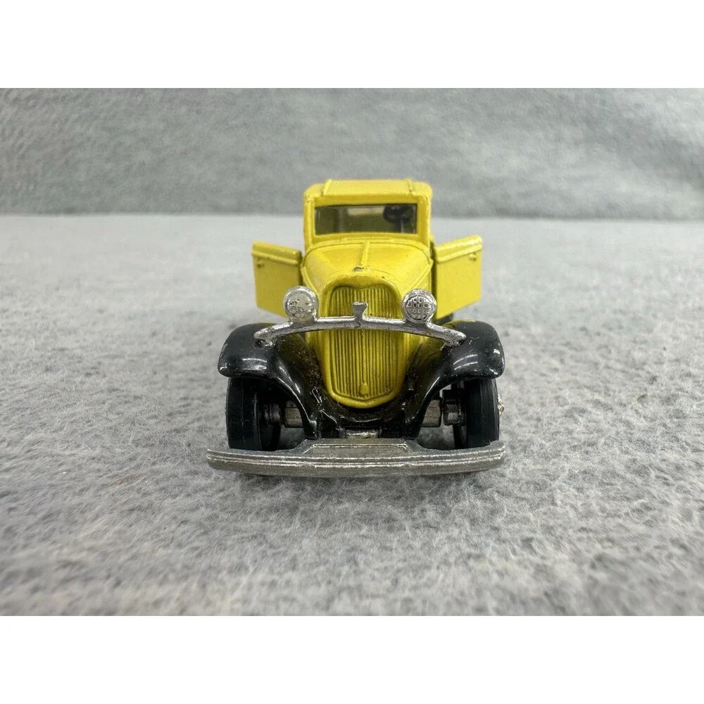 ROAD CHAMPS Ford Red Model A Rumble Seat Roadster Yellow Car T5